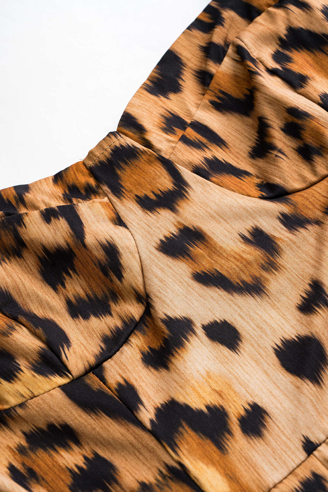 Bianca™ | Bold leopard print midi jurk