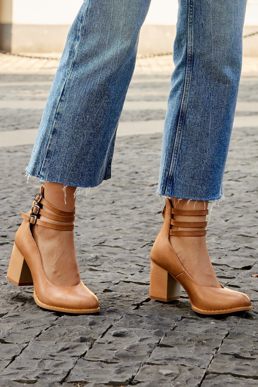 Ariana | Triple buckle hakken