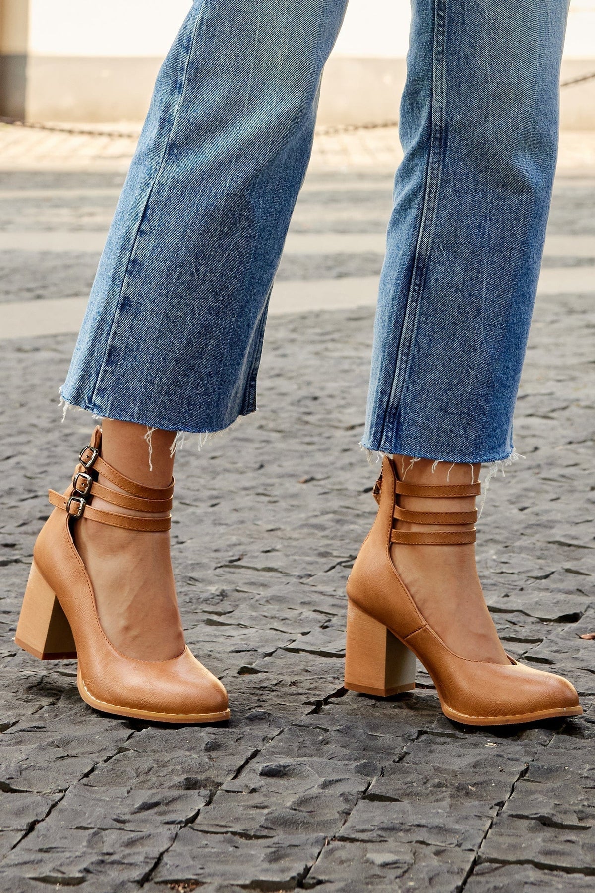 Ariana | Triple buckle hakken