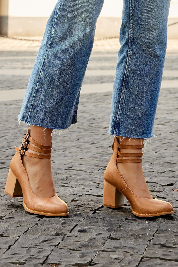 Ariana | Triple buckle hakken