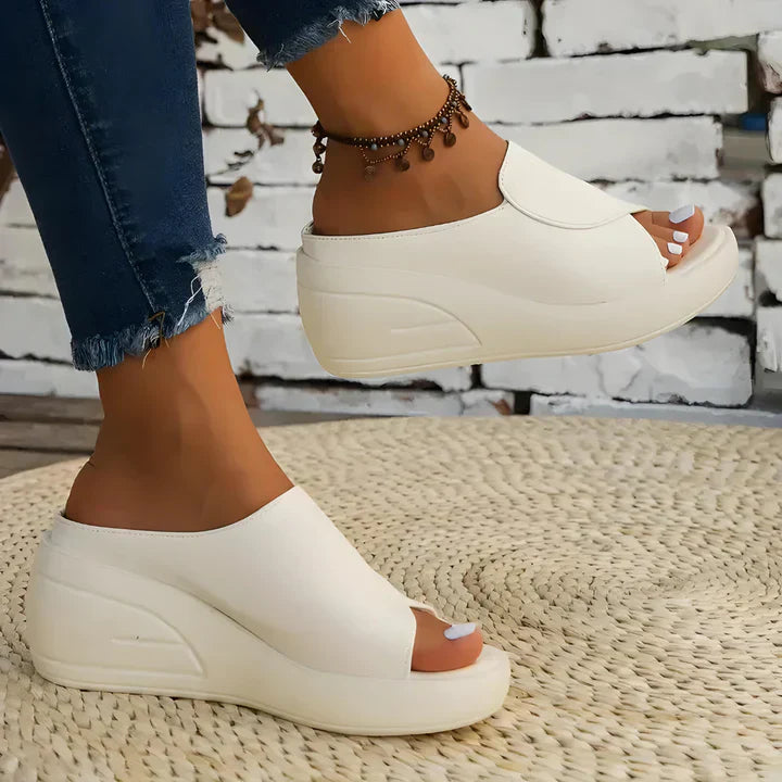 Eliza™ | Orthopedische slip-on sleehaksandalen