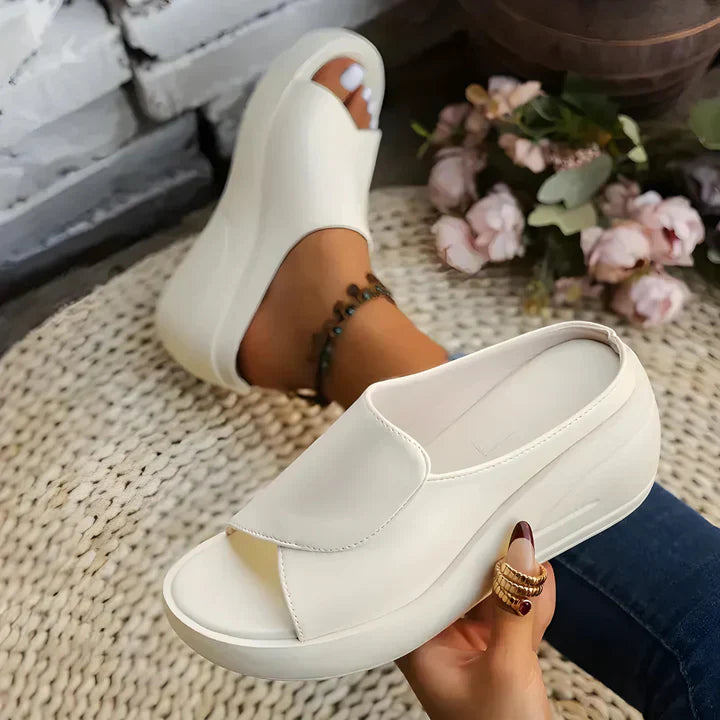 Eliza™ | Orthopedische slip-on sleehaksandalen