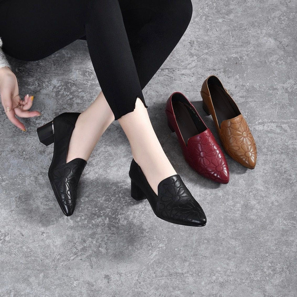 Tonette | Zachte leather embroidered pumps