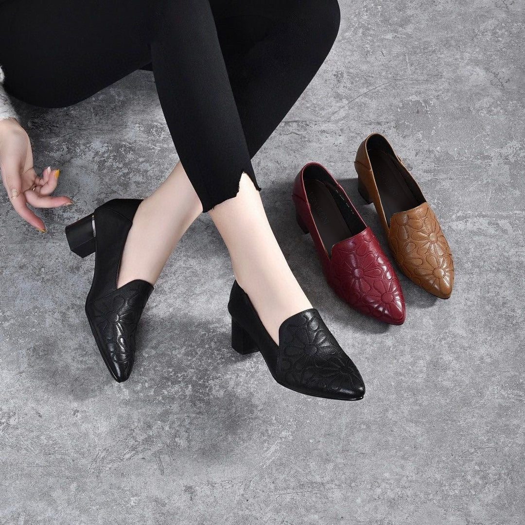 Tonette | Zachte leather embroidered pumps