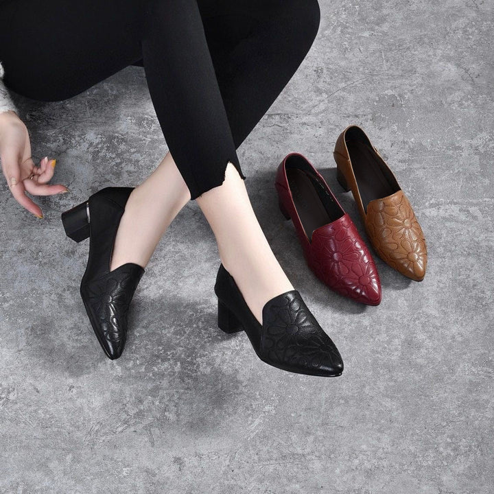 Tonette | Zachte leather embroidered pumps