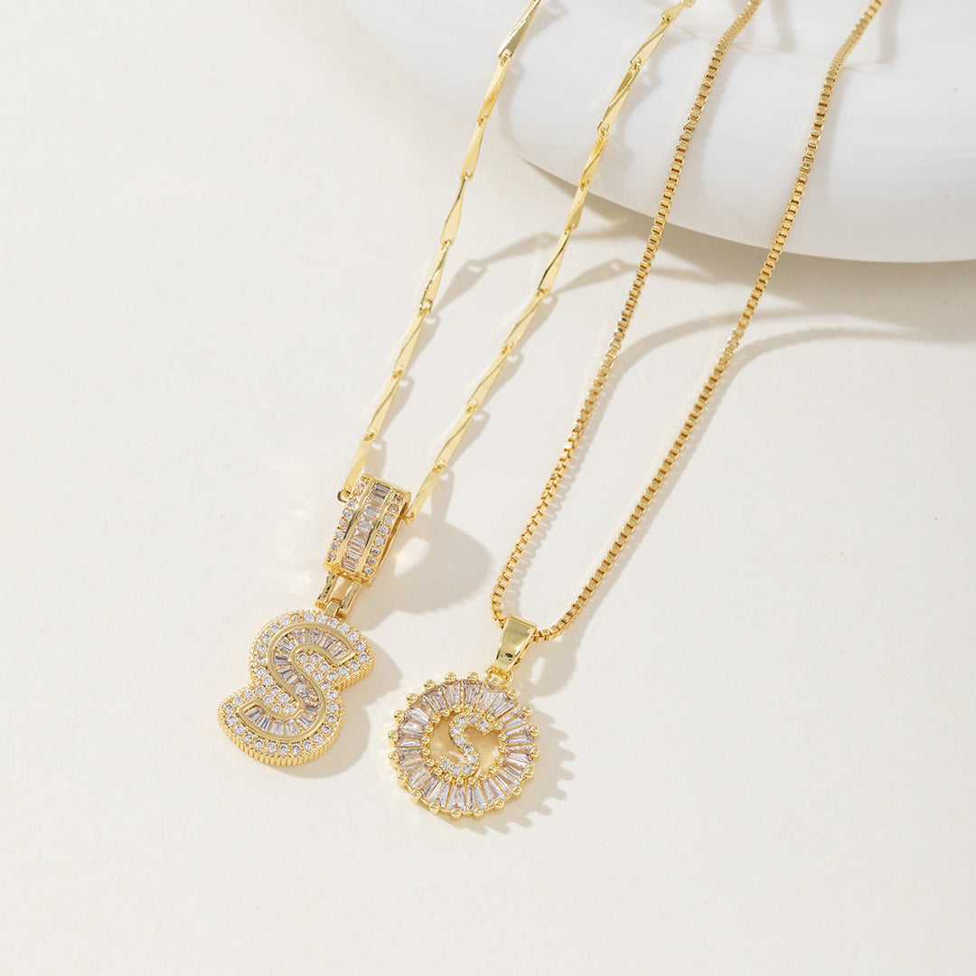 Aisha™ | Elegante 2-pack initial letter pendant necklaces